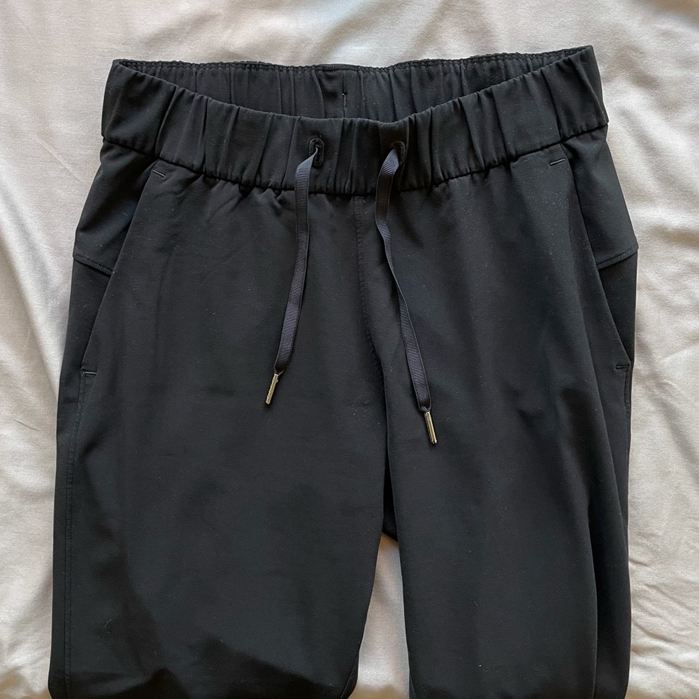 Lululemon on the fly 7/8 pant woven